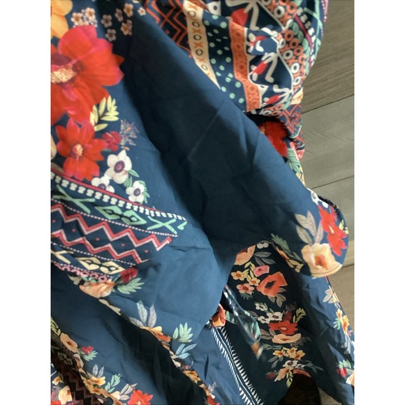 Chic Boutique Rose Floral Sexy V Neck Blouse Size Large With Flare Sleeves - Picture 6 of 9